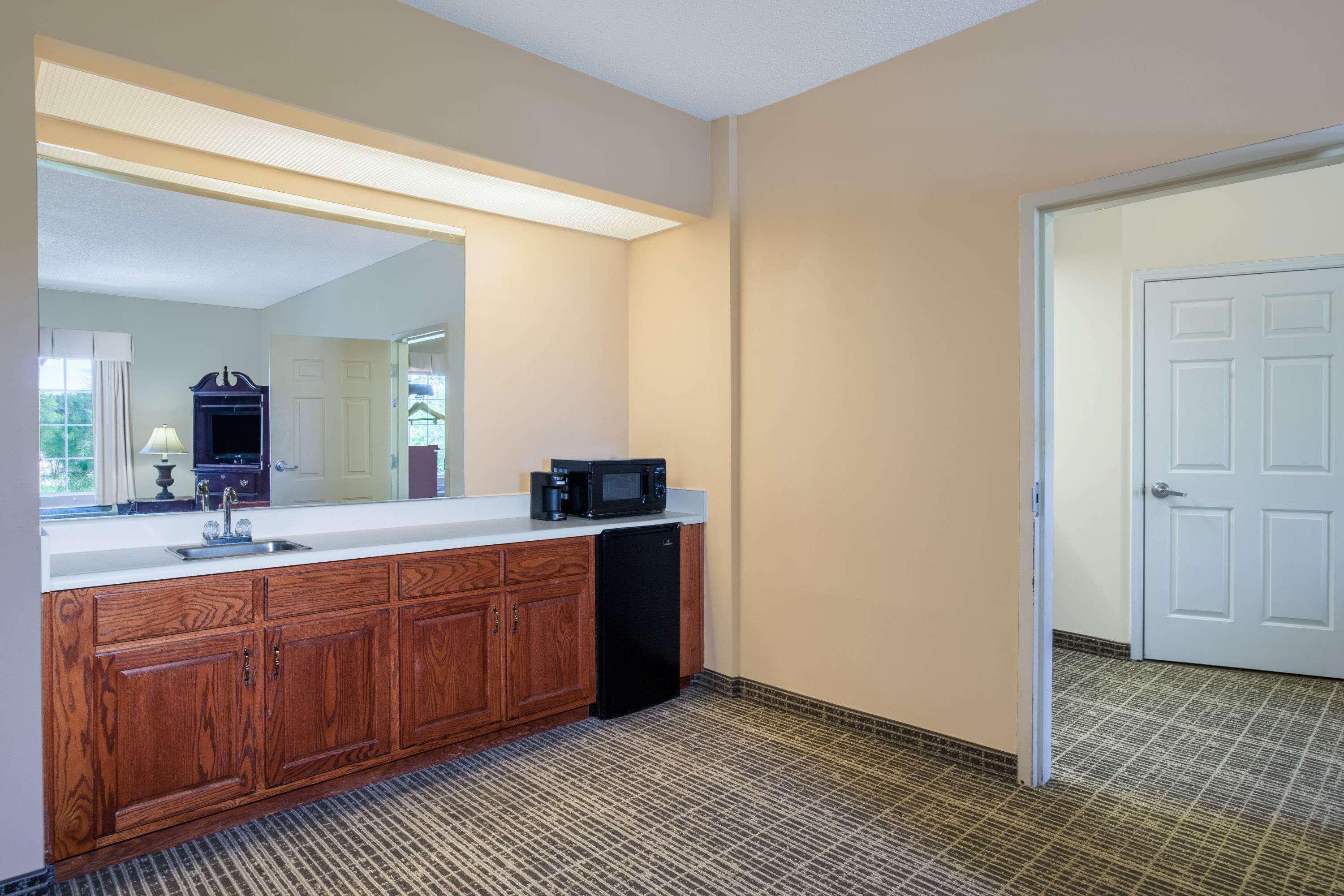 Baymont By Wyndham Lafayette Airport Hotel Ngoại thất bức ảnh